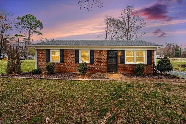 200 Redwood Bend, King, NC 27021