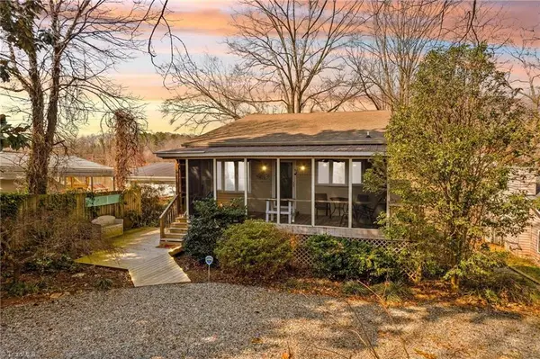 1331 Hickory Point Drive, Lexington, NC 27292