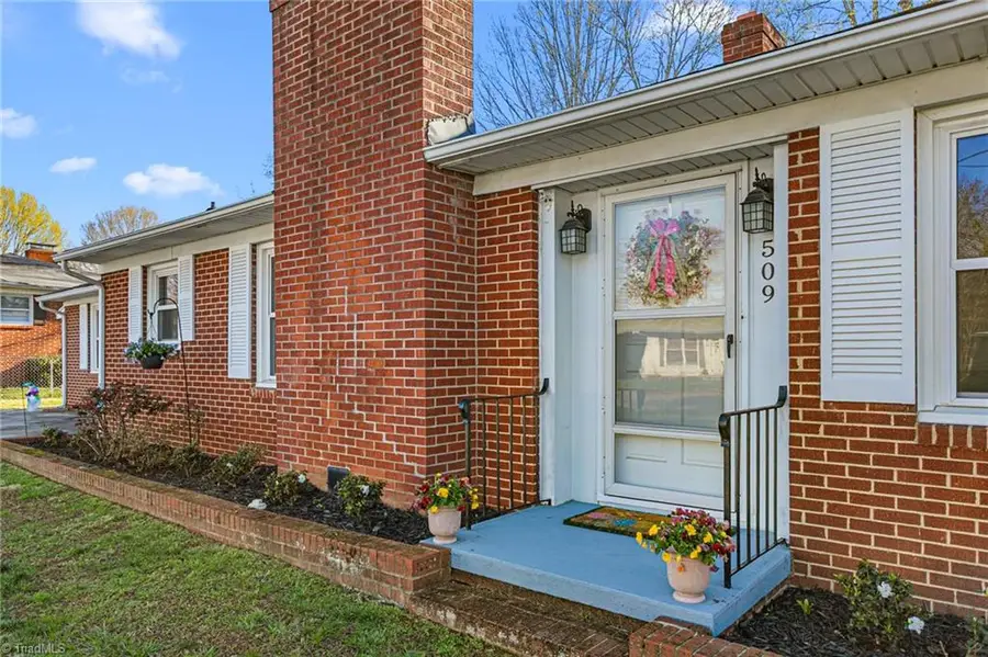 509 Duke Street, Thomasville, NC 27360 - #2