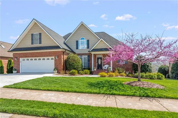 2156 Waterford Village Drive, Clemmons, NC 27012