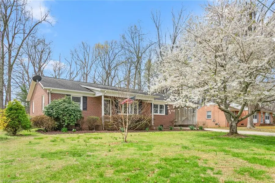 316 Crestview Drive, Thomasville, NC 27360 - #2