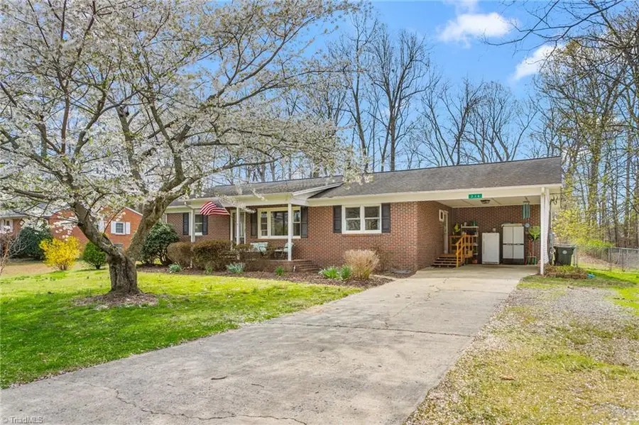 316 Crestview Drive, Thomasville, NC 27360 - #3