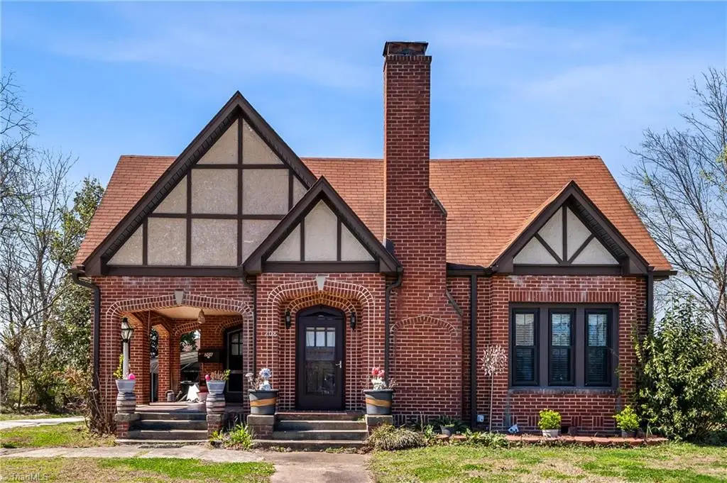 208 Cox Avenue, Thomasville, NC 27360 - #1