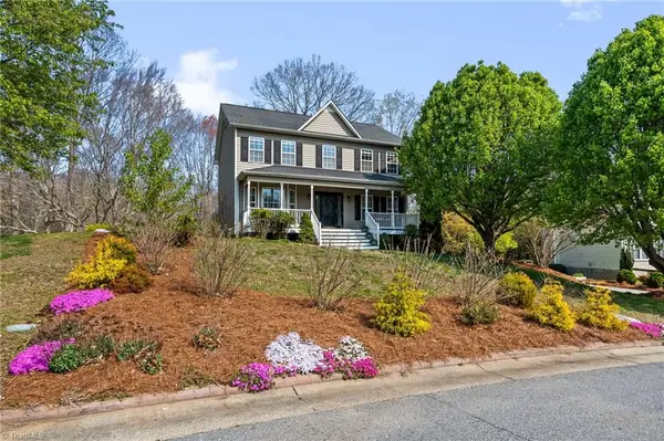 135 Valleyoak Court, Clemmons, NC 27012