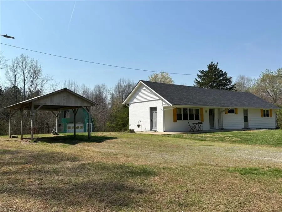 1053 Hoots Road, Yadkinville, NC 27055 - #3