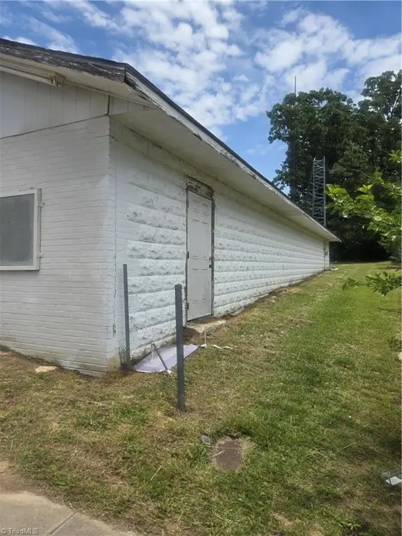 127 College Street, Thomasville, NC 27360 - #2