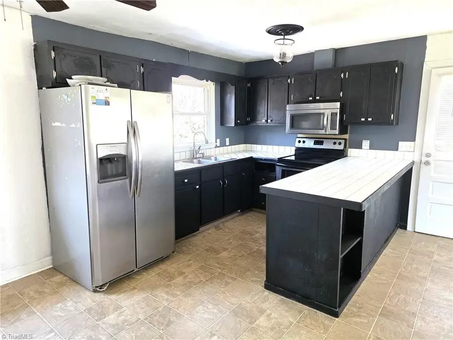 133 Georgia Avenue, Mount Airy, NC 27030 - #2