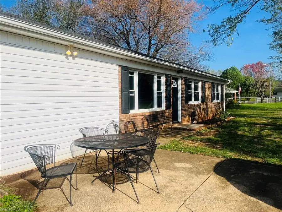 236 Badgett Avenue, Mount Airy, NC 27030 - #2