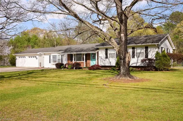 2305 Pine Meadow Drive, Kernersville, NC 27284