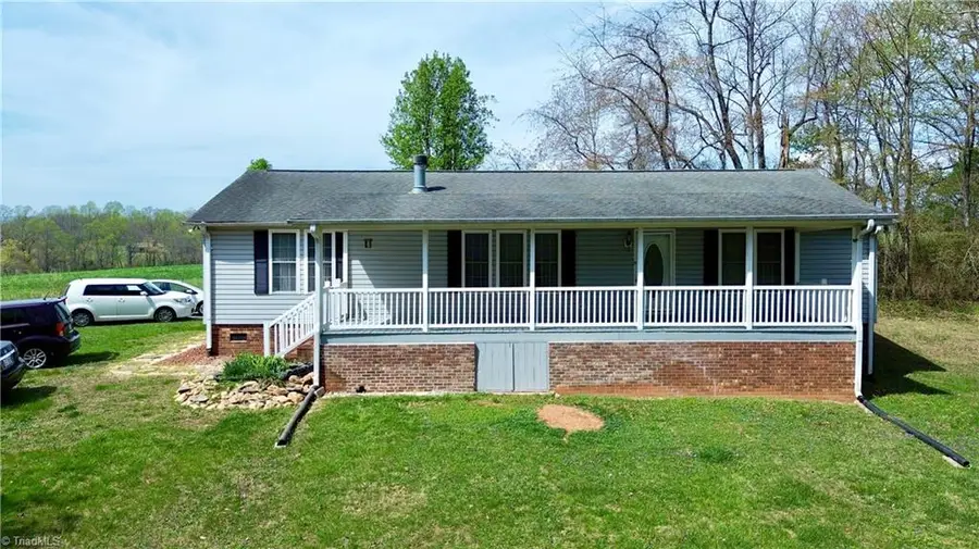 184 Silver Pine Trail, Thurmond, NC 28683 - #2