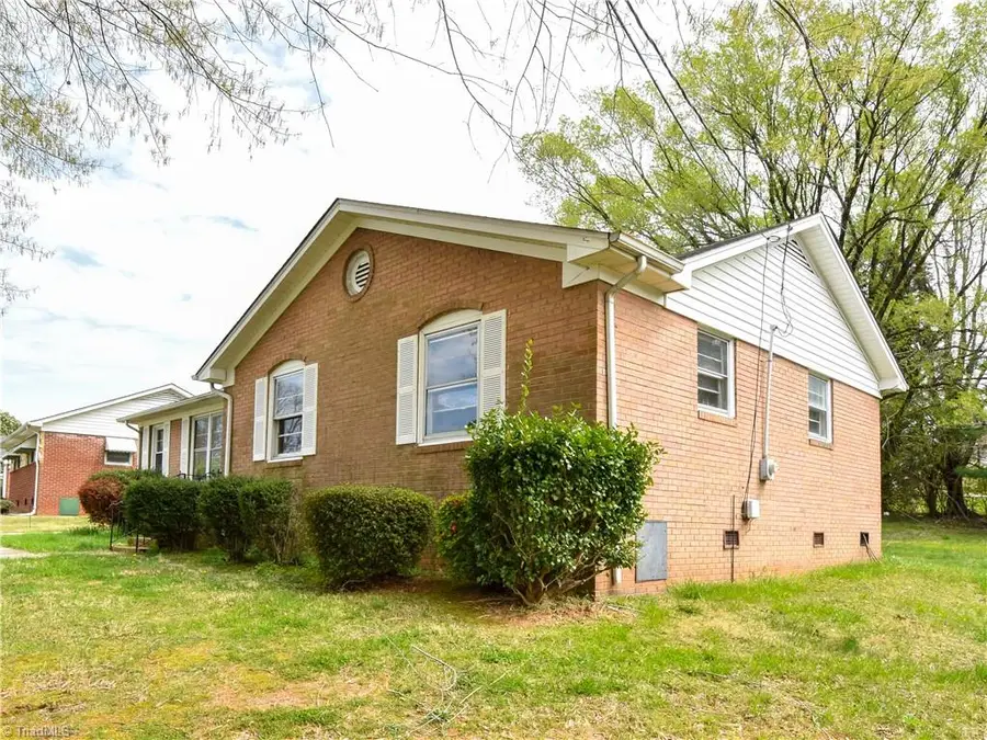 3661 Barkwood Drive, Winston Salem, NC 27105 - #3