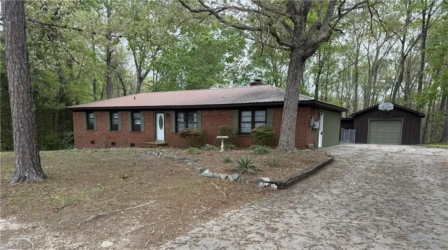 3622 Lower Lake Road, Thomasville, NC 27360 - #2