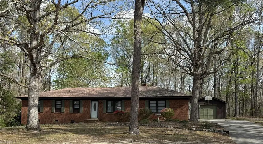 3622 Lower Lake Road, Thomasville, NC 27360 - #3