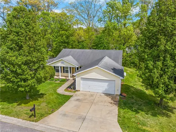 467 Bedford Knoll Drive, Winston-Salem, NC 27107