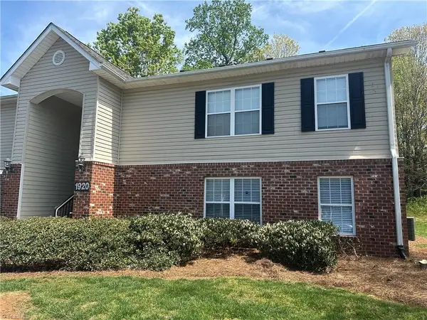 1920 Crest Hollow Drive, Winston-Salem, NC 27127