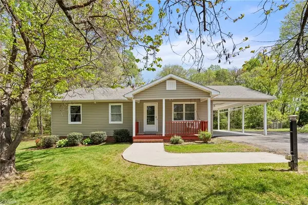 3712 Old 52 Road, Pinnacle, NC 27043