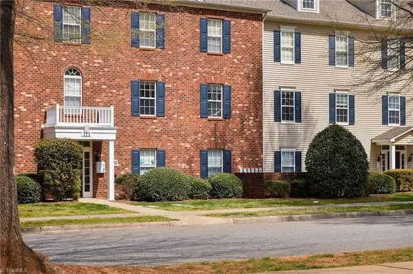 113 Oak Wind Drive #202, Advance, NC 27006