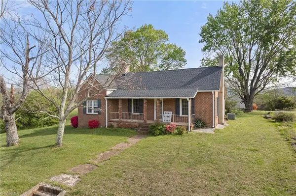 3054 N Old 52 Road, Pinnacle, NC 27043