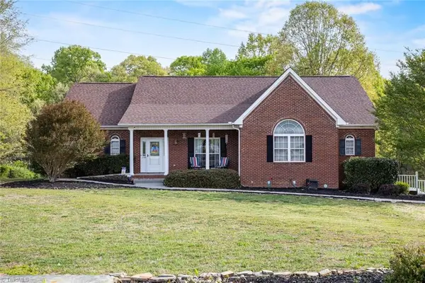 290 Greenturf Drive, Winston-Salem, NC 27107