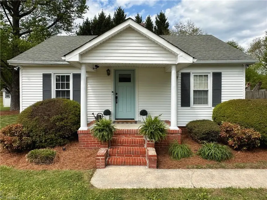 313 W Monroe Street, Mayodan, NC 27027 - #2