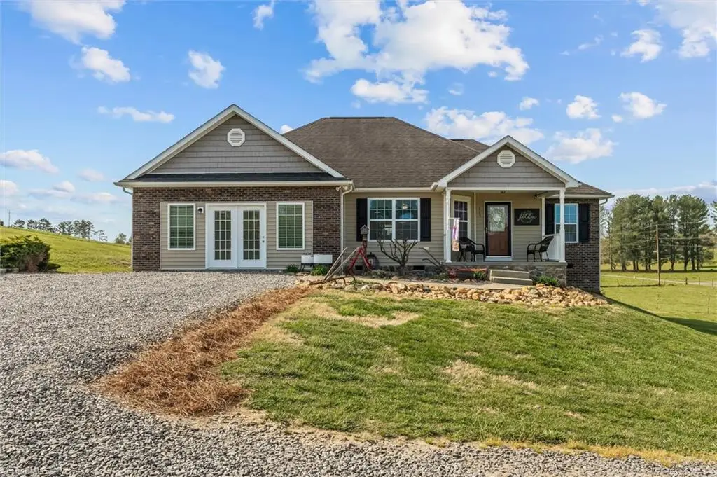 425 Airview Drive, Mount Airy, NC 27030 - #1