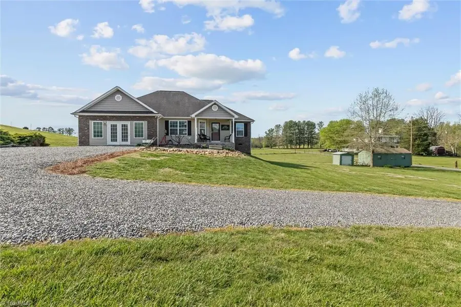 425 Airview Drive, Mount Airy, NC 27030 - #2