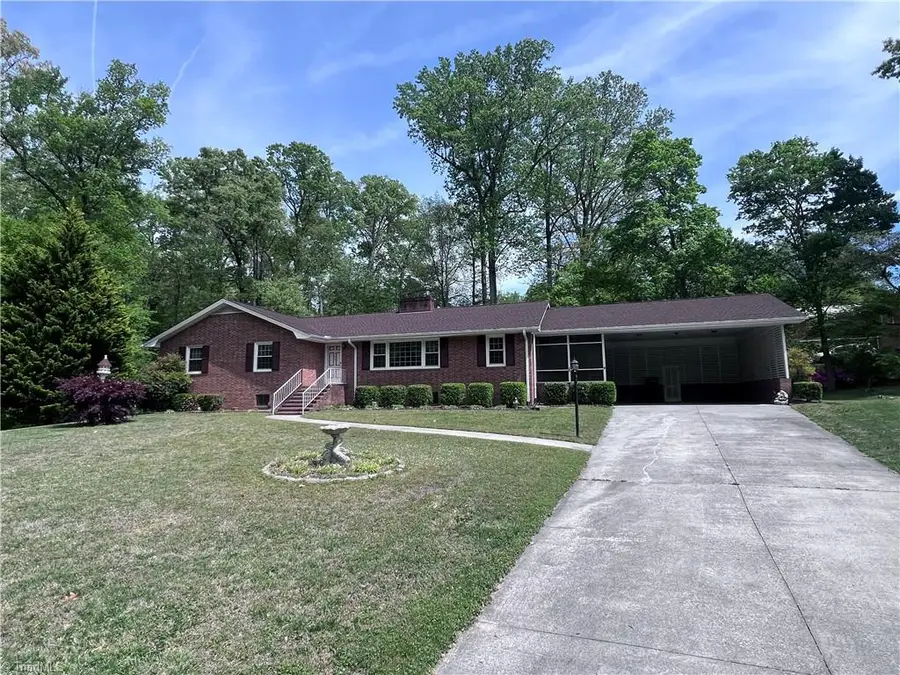 904 Blackstone Circle, Thomasville, NC 27360 - #2