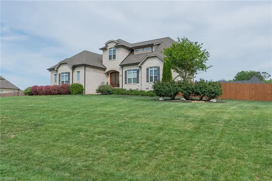 323 Oakleaf Drive, Lexington, NC 27295 - #3