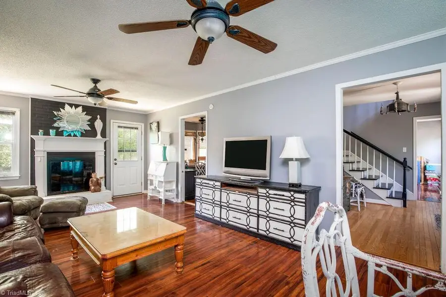 914 Edinburgh Drive, Jamestown, NC 27282 - #3