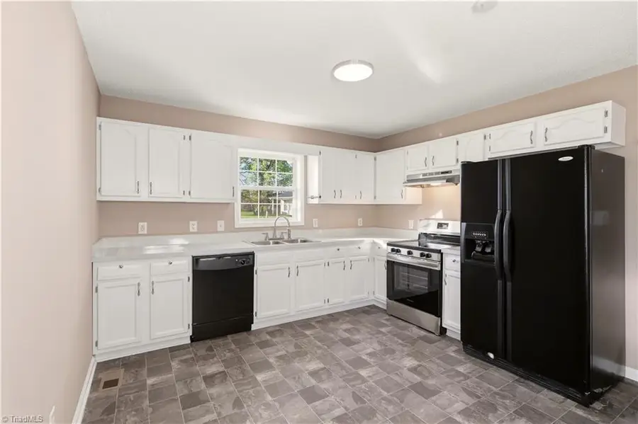 24 Stoney Point Court, Thomasville, NC 27360 - #3