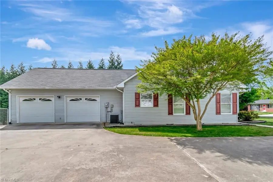 506 S Spruce Street, Wilkesboro, NC 28697 - #3