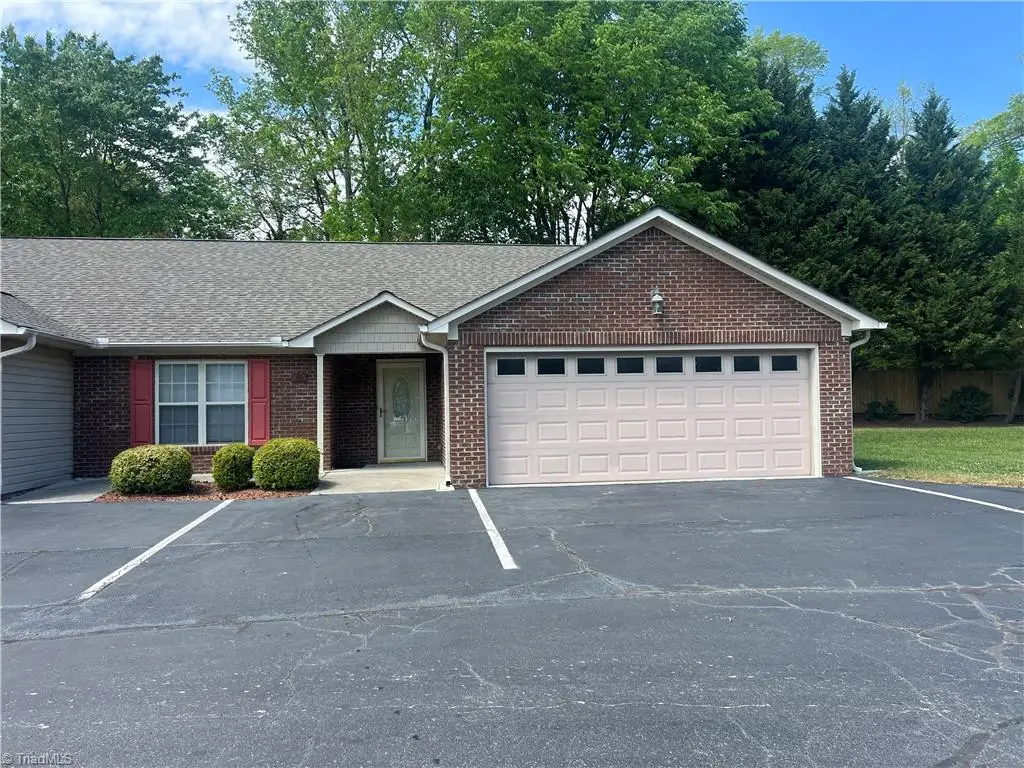 405 Pinefield Place, Thomasville, NC 27360 - #1