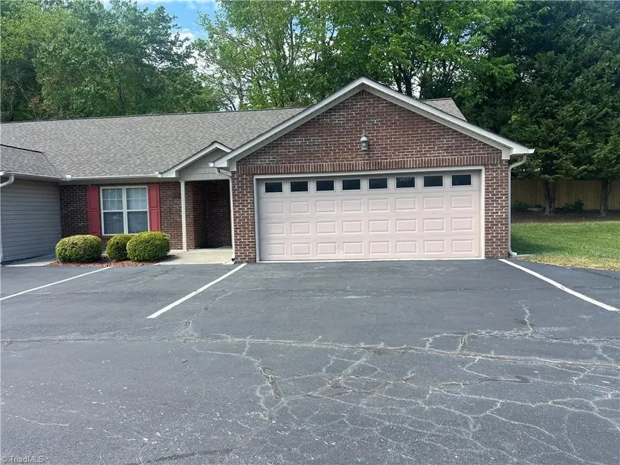 405 Pinefield Place, Thomasville, NC 27360 - #2