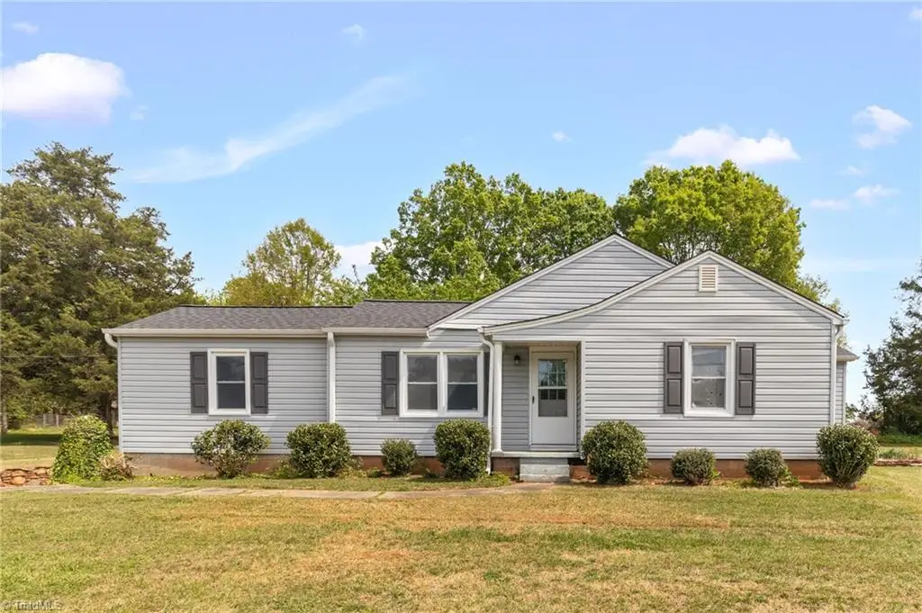 5825 Reynolda Road, Pfafftown, NC 27106 - #1