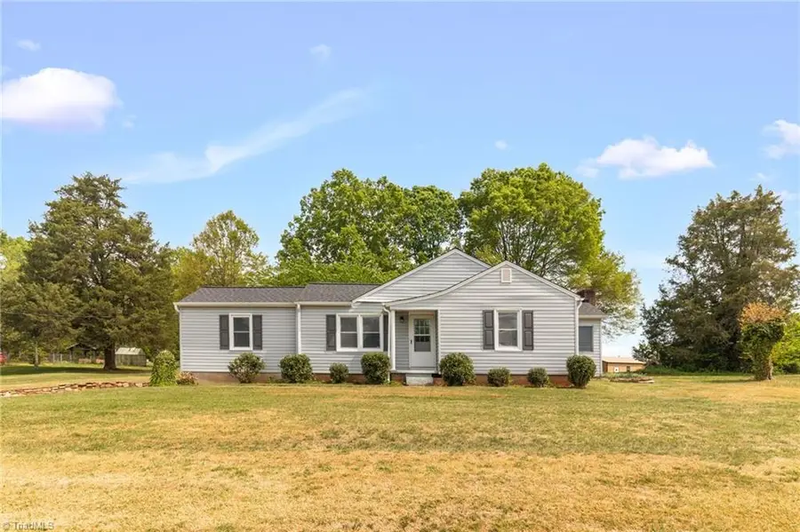 5825 Reynolda Road, Pfafftown, NC 27106 - #2