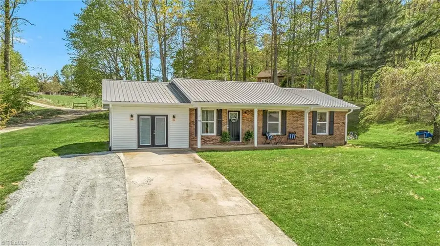 11 Hill Street, Sparta, NC 28675 - #2