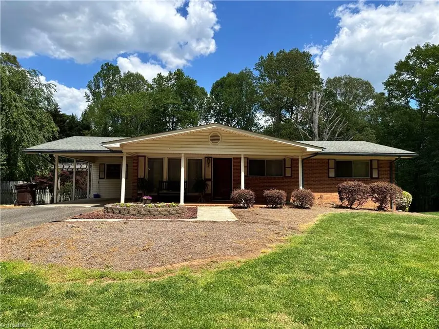 126 Lyn Avenue, Mount Airy, NC 27030 - #2