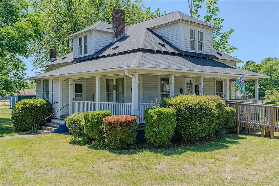 301 W Lee Street, Mebane, NC 27302 - #2