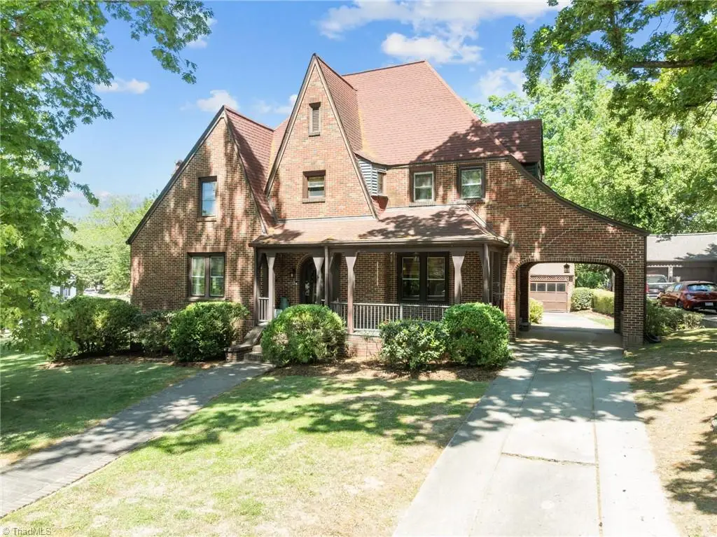 224 W Colonial Drive, Thomasville, NC 27360 - #1