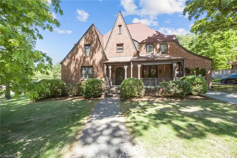 224 W Colonial Drive, Thomasville, NC 27360 - #2