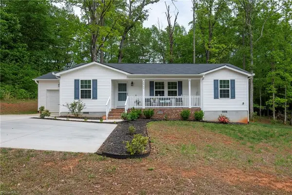 2943 Leslie Lane, Yadkinville, NC 27055