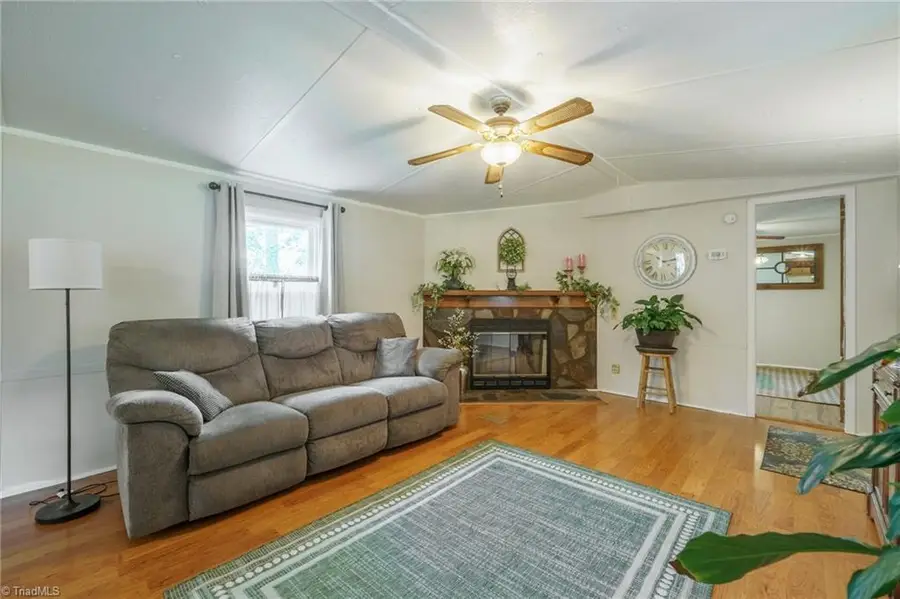 4021 26th Street Court Ne, Hickory, NC 28601 - #3