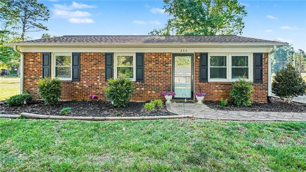 200 Redwood Bend, King, NC 27021 - #1