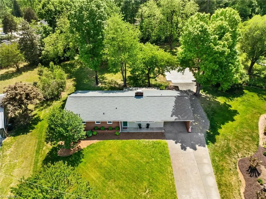 116 Lakeview Circle, Thomasville, NC 27360 - #3