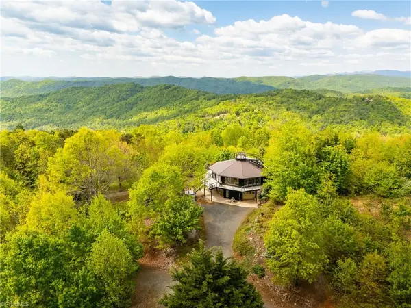 146 Cherokee Lane, Purlear, NC 28665