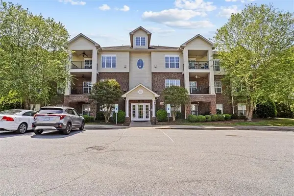 200 Lennox Drive #2D, Jamestown, NC 27282
