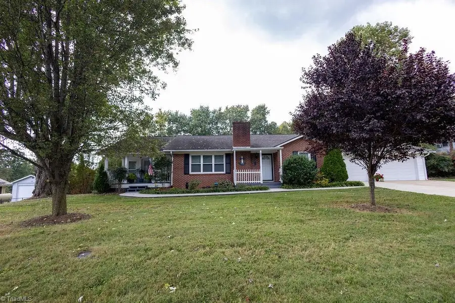 921 N Franklin Road, Mount Airy, NC 27030 - #2