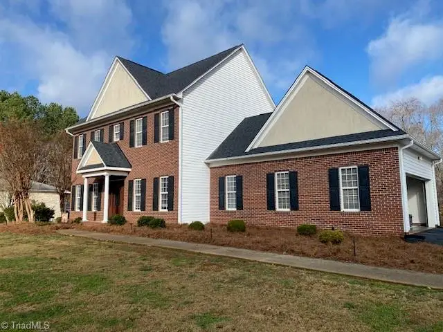 129 Walnut Avenue, Yadkinville, NC 27055 - #3