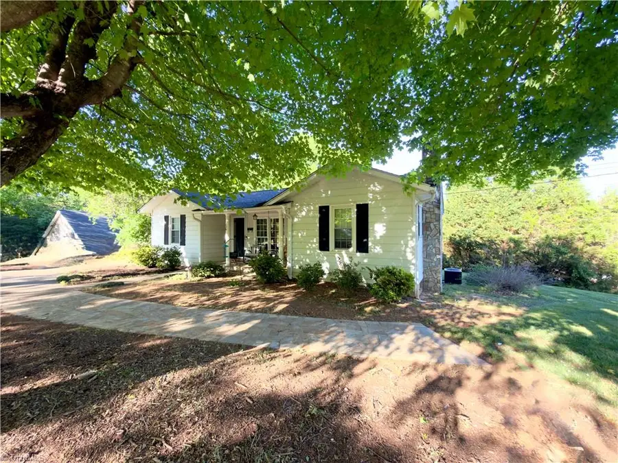 126 Auburn Avenue, Elkin, NC 28621 - #2