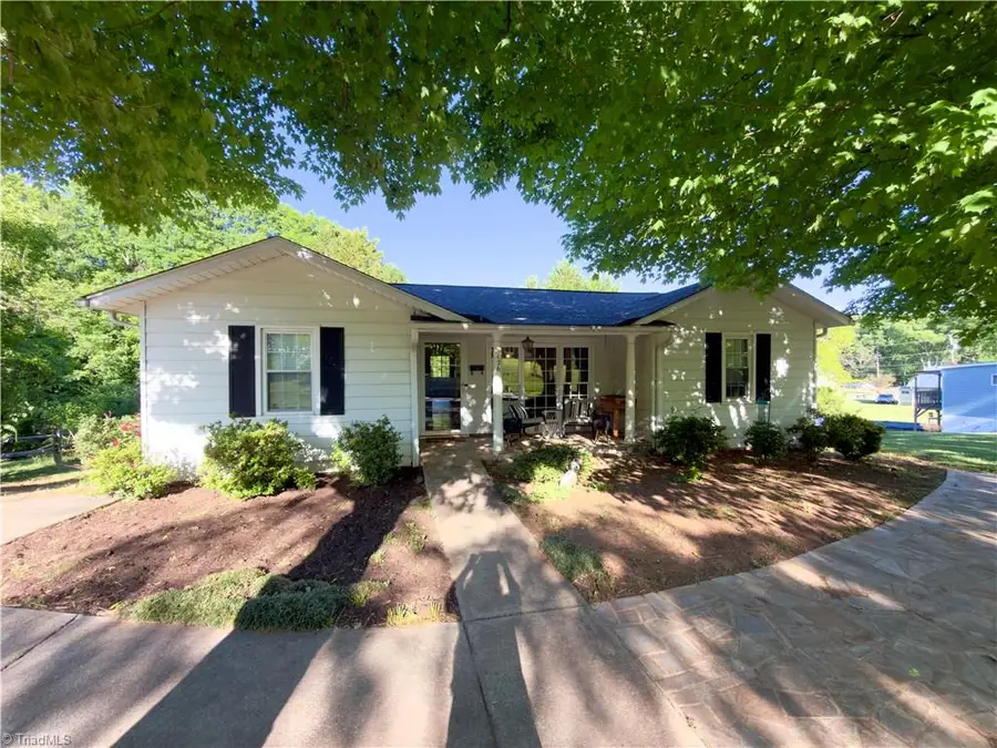 126 Auburn Avenue, Elkin, NC 28621 - #3
